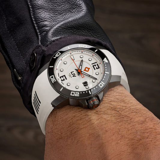 GX-Diver's 44 mm schwarze Vollleuchtuhr