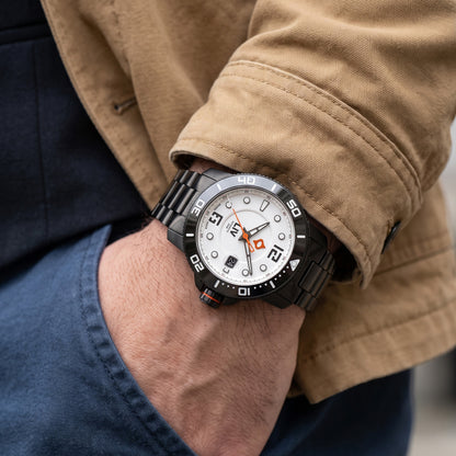 GX-Diver's 44mm Black Full Lume