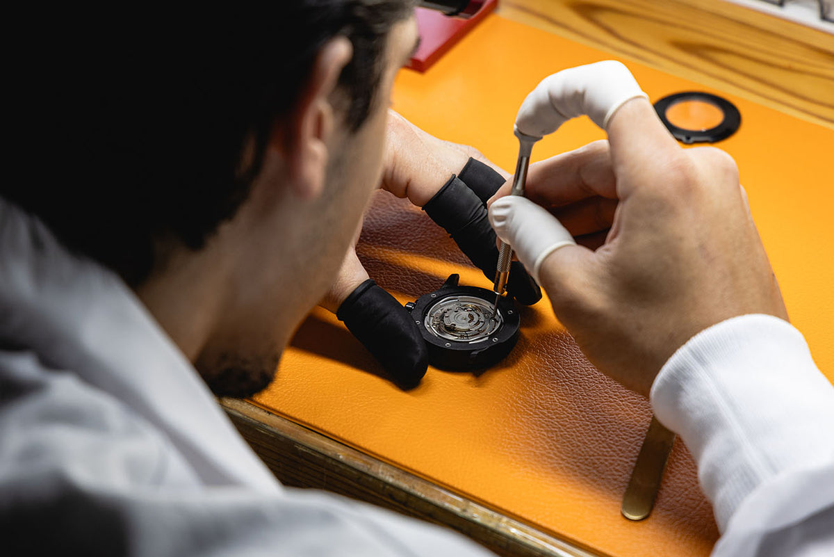 GRAVEL 001 SIGNATURE ORANGE – LIV Swiss Watches
