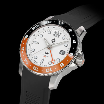 Trekker GMT Day/Night Ceramic // Summit White