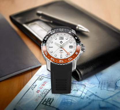 Trekker GMT Day/Night Ceramic // Summit White